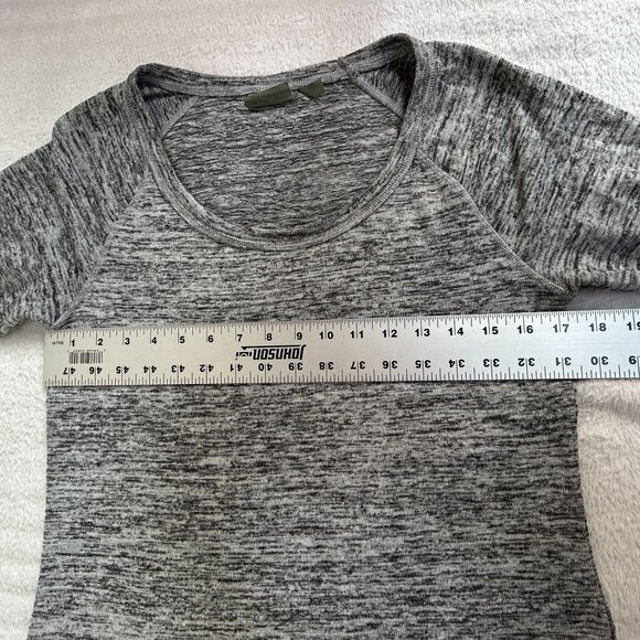 Athleta Heather Gray Hi Low Long Sleeve No Sweating It Shark Bite Top Small - Picture 7 of 8